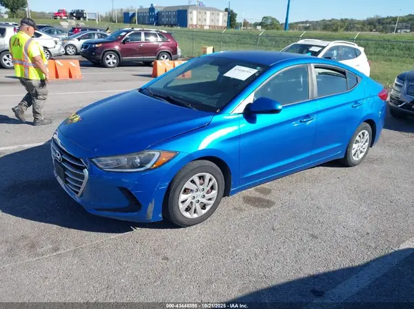 KMHD74LF1HU109328 2017 HYUNDAI ELANTRA - Image 2