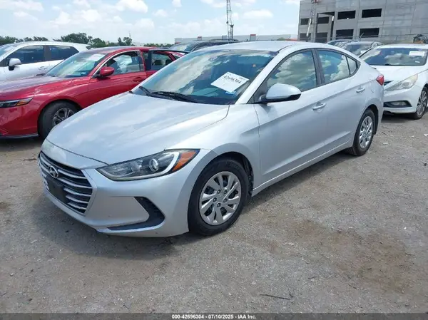 KMHD74LF1HU109801 2017 HYUNDAI ELANTRA - Image 2