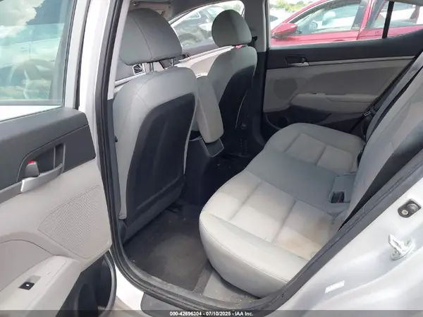 KMHD74LF1HU109801 2017 HYUNDAI ELANTRA - Image 8