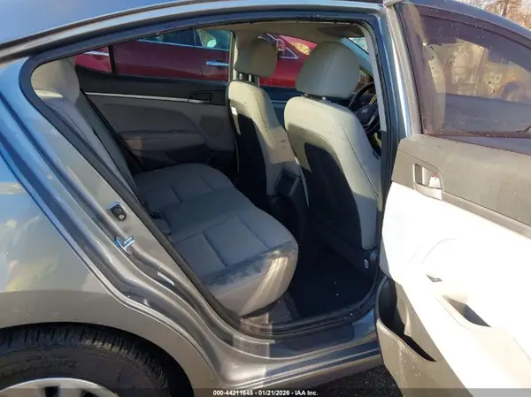 KMHD74LF1HU125125 2017 HYUNDAI ELANTRA - Image 8