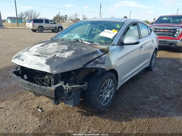 KMHD74LF1HU128672 2017 HYUNDAI ELANTRA - Image 2