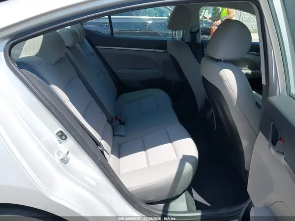 KMHD74LF1HU323669 2017 HYUNDAI ELANTRA - Image 8