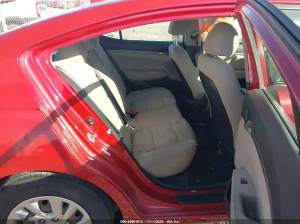 KMHD74LF1HU370555 2017 HYUNDAI ELANTRA - Image 8