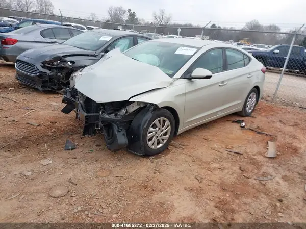 KMHD74LF1HU372452 2017 HYUNDAI ELANTRA - Image 2