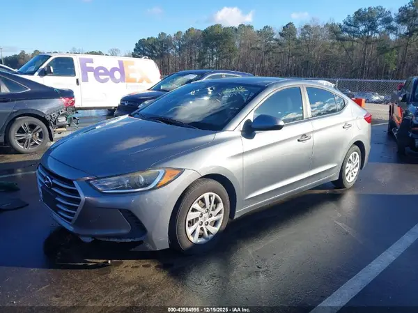 KMHD74LF1HU383838 2017 HYUNDAI ELANTRA - Image 2