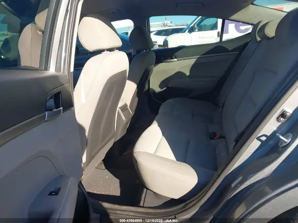 KMHD74LF1HU383838 2017 HYUNDAI ELANTRA - Image 8