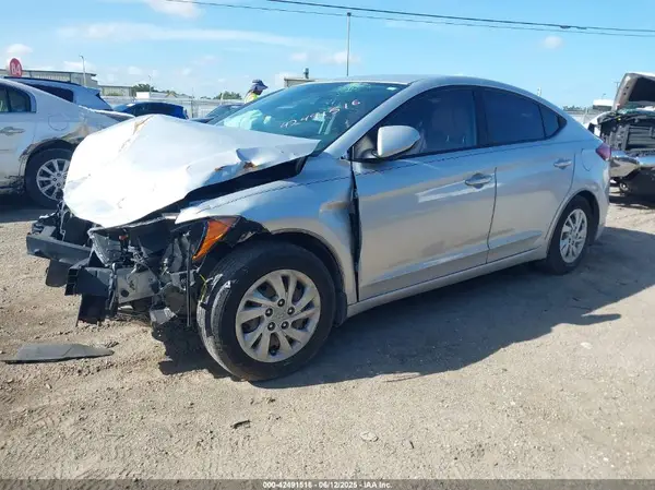 KMHD74LF1HU388831 2017 HYUNDAI ELANTRA - Image 2