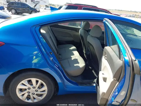 KMHD74LF1HU390482 2017 HYUNDAI ELANTRA - Image 8