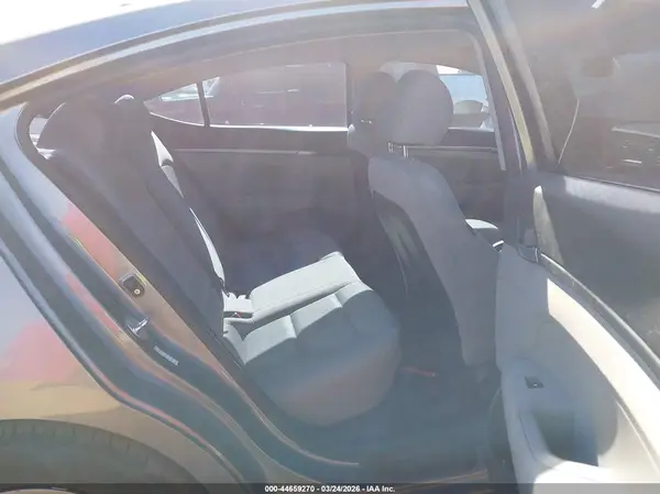 KMHD74LF1HU394712 2017 HYUNDAI ELANTRA - Image 8