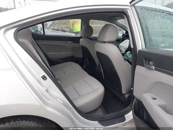 KMHD74LF1HU394869 2017 HYUNDAI ELANTRA - Image 8