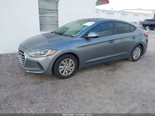 KMHD74LF1HU400055 2017 HYUNDAI ELANTRA - Image 2