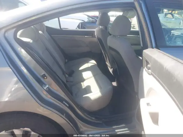 KMHD74LF1HU406230 2017 HYUNDAI ELANTRA - Image 8
