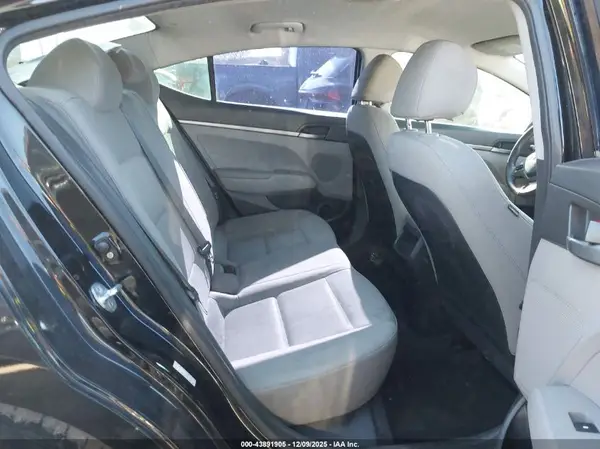 KMHD74LF1HU407295 2017 HYUNDAI ELANTRA - Image 8
