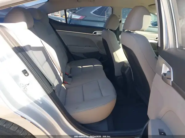 KMHD74LF1JU588906 2018 HYUNDAI ELANTRA - Image 8