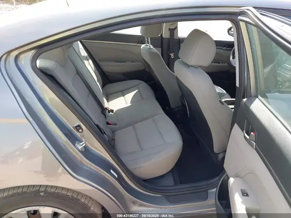 KMHD74LF1JU589523 2018 HYUNDAI ELANTRA - Image 8
