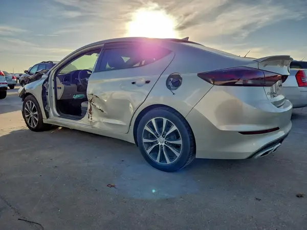 KMHD74LF2HU071446 2017 HYUNDAI ELANTRA - Image 2