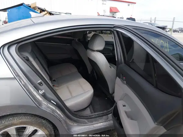 KMHD74LF2HU081006 2017 HYUNDAI ELANTRA - Image 8