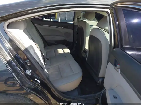 KMHD74LF2HU085654 2017 HYUNDAI ELANTRA - Image 8