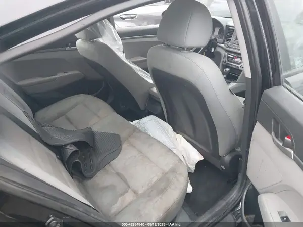 KMHD74LF2HU092880 2017 HYUNDAI ELANTRA - Image 8