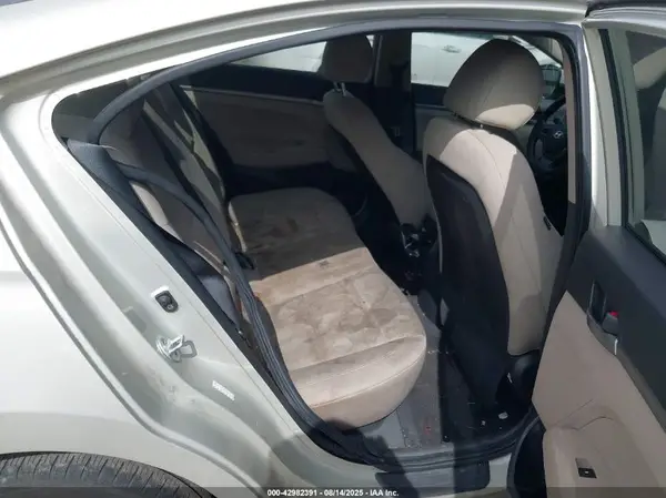 KMHD74LF2HU094404 2017 HYUNDAI ELANTRA - Image 8