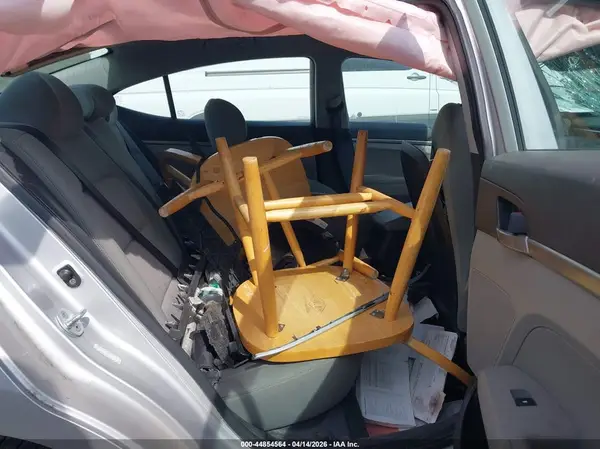 KMHD74LF2HU104588 2017 HYUNDAI ELANTRA - Image 8