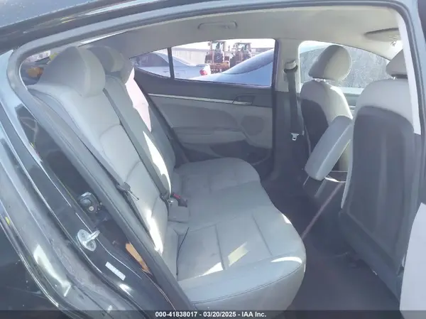 KMHD74LF2HU122590 2017 HYUNDAI ELANTRA - Image 8