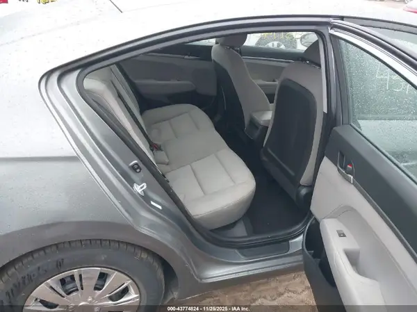 KMHD74LF2HU154469 2017 HYUNDAI ELANTRA - Image 8