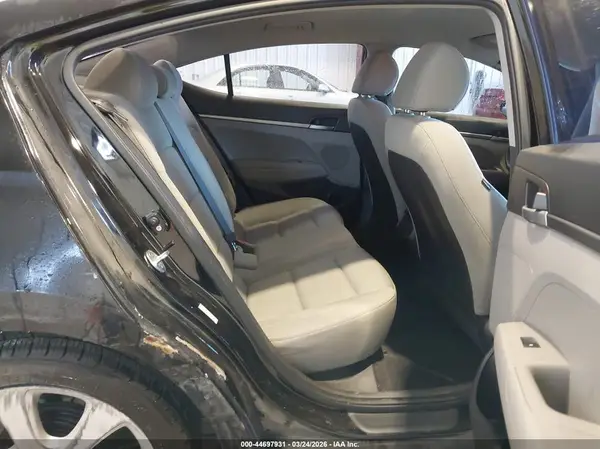 KMHD74LF2HU176469 2017 HYUNDAI ELANTRA - Image 8