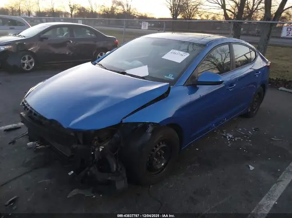 KMHD74LF2HU371987 2017 HYUNDAI ELANTRA - Image 2