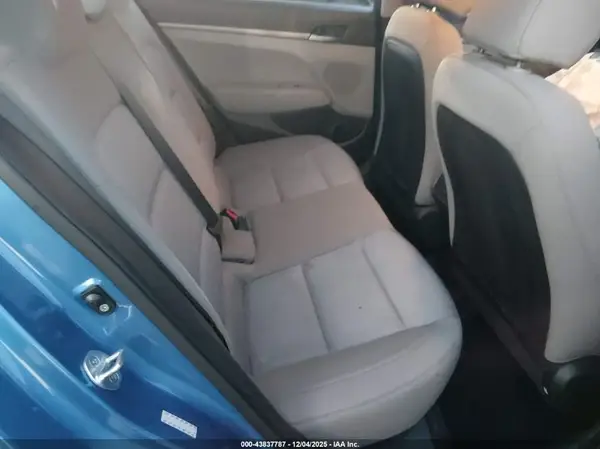 KMHD74LF2HU371987 2017 HYUNDAI ELANTRA - Image 8