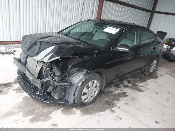 KMHD74LF2HU393388 2017 HYUNDAI ELANTRA - Image 2