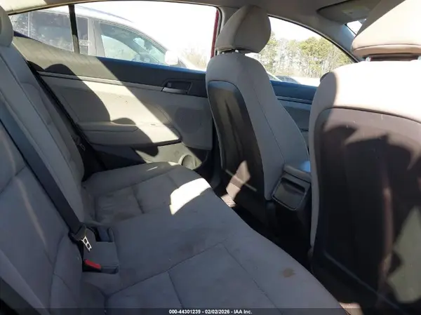 KMHD74LF2HU397635 2017 HYUNDAI ELANTRA - Image 8