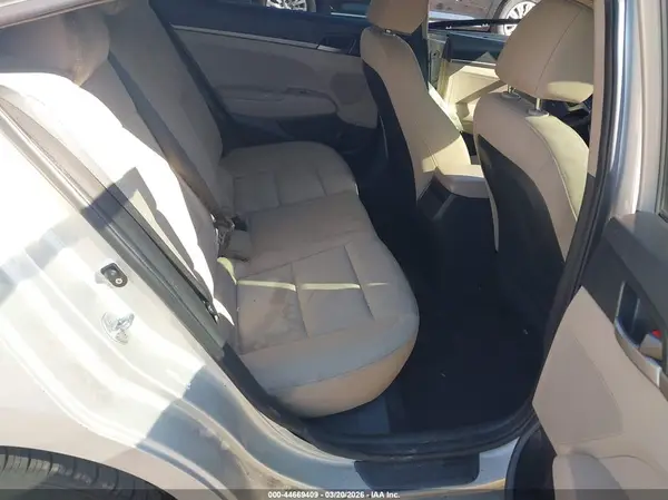 KMHD74LF2HU398493 2017 HYUNDAI ELANTRA - Image 8