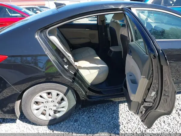 KMHD74LF2HU401957 2017 HYUNDAI ELANTRA - Image 8