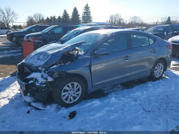 KMHD74LF2HU428687 2017 HYUNDAI ELANTRA - Image 2