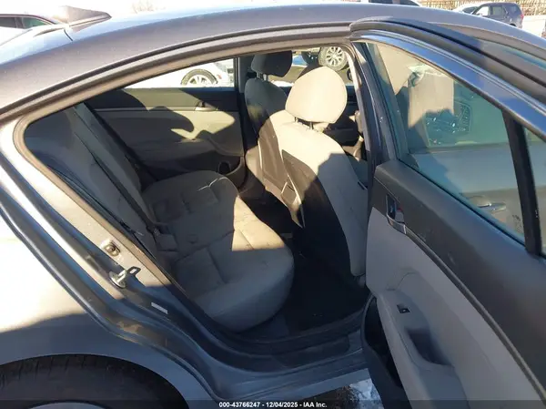 KMHD74LF2HU428687 2017 HYUNDAI ELANTRA - Image 8
