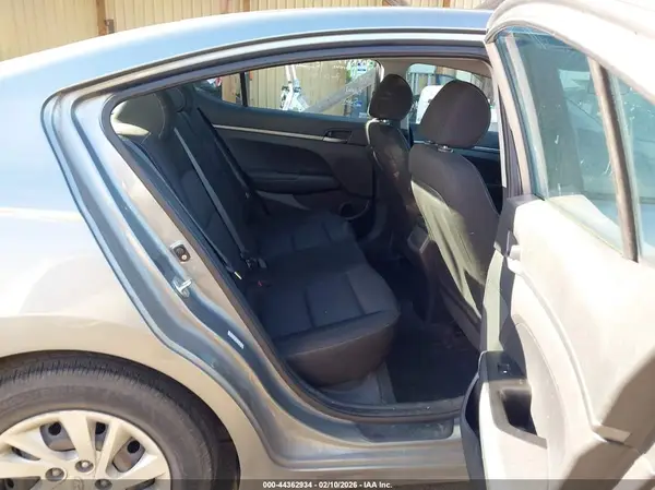 KMHD74LF2JU450517 2018 HYUNDAI ELANTRA - Image 8