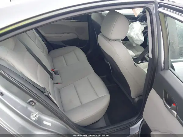 KMHD74LF2JU452722 2018 HYUNDAI ELANTRA - Image 8