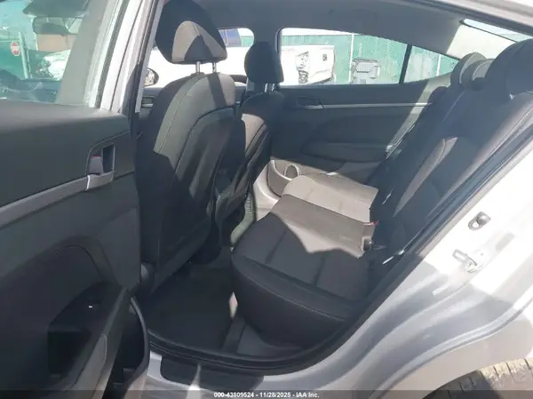 KMHD74LF2JU522445 2018 HYUNDAI ELANTRA - Image 8