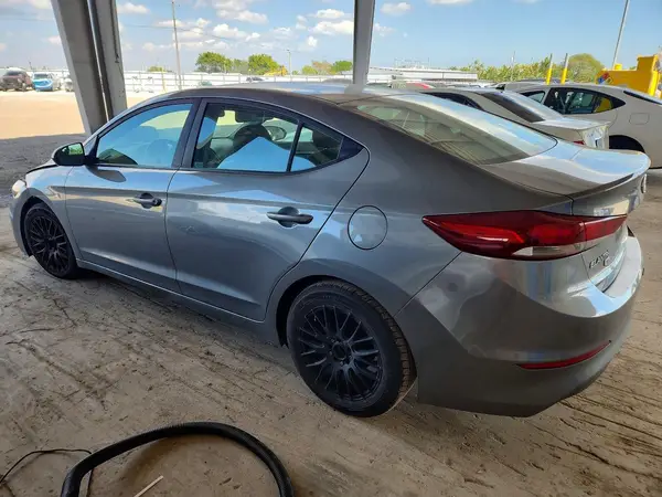 KMHD74LF2JU577865 2018 HYUNDAI ELANTRA - Image 2