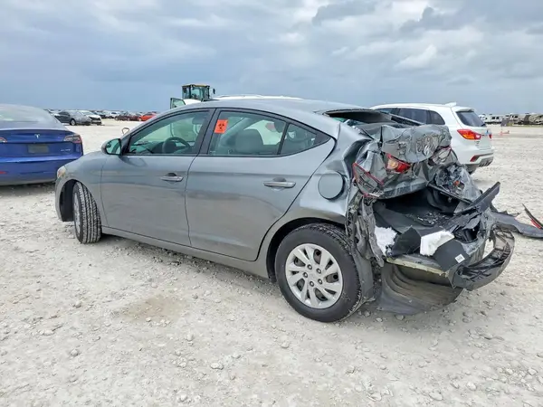 KMHD74LF2JU606202 2018 HYUNDAI ELANTRA - Image 2