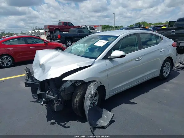 KMHD74LF2JU614736 2018 HYUNDAI ELANTRA - Image 2