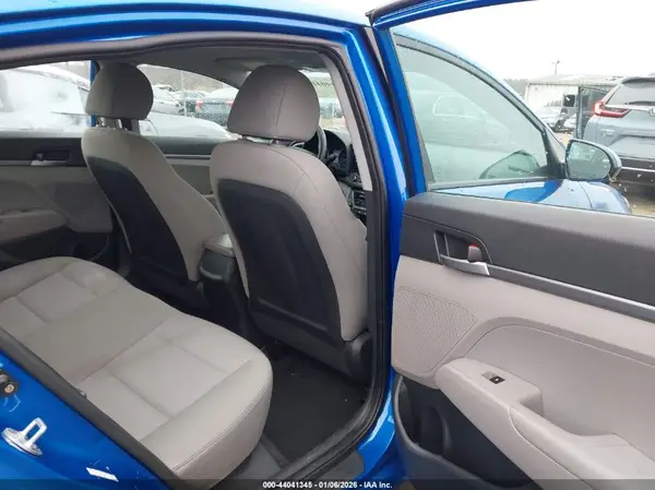 KMHD74LF2JU657411 2018 HYUNDAI ELANTRA - Image 8