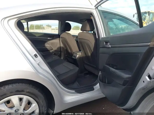 KMHD74LF2JU679053 2018 HYUNDAI ELANTRA - Image 8