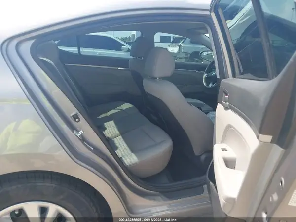 KMHD74LF2LU949210 2020 HYUNDAI ELANTRA - Image 8