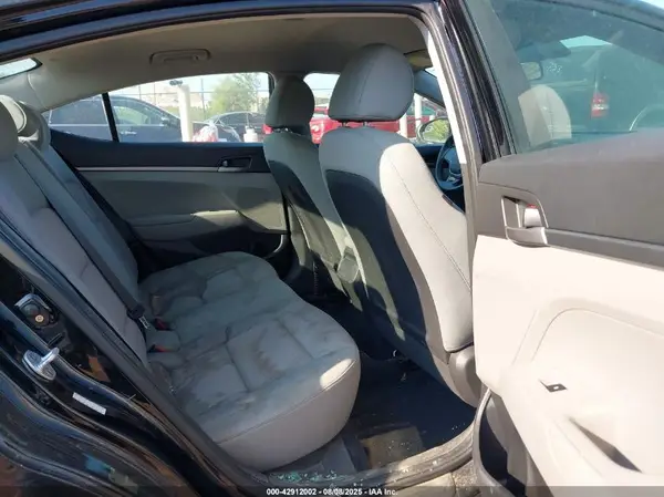 KMHD74LF3HU092998 2017 HYUNDAI ELANTRA - Image 8
