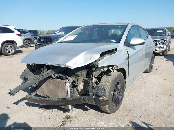 KMHD74LF3HU100503 2017 HYUNDAI ELANTRA - Image 2