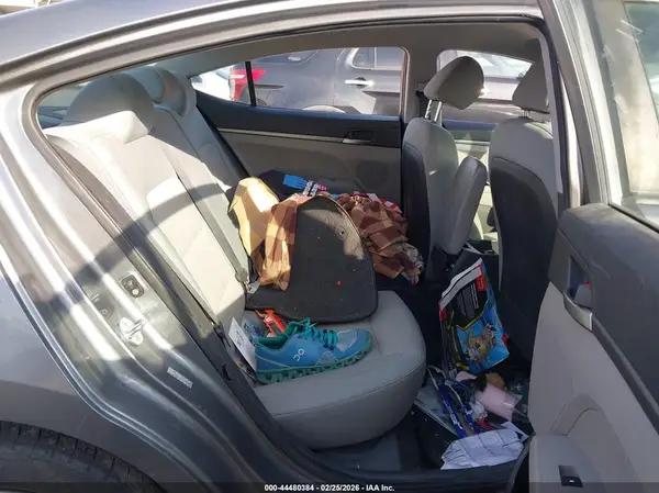 KMHD74LF3HU117303 2017 HYUNDAI ELANTRA - Image 8