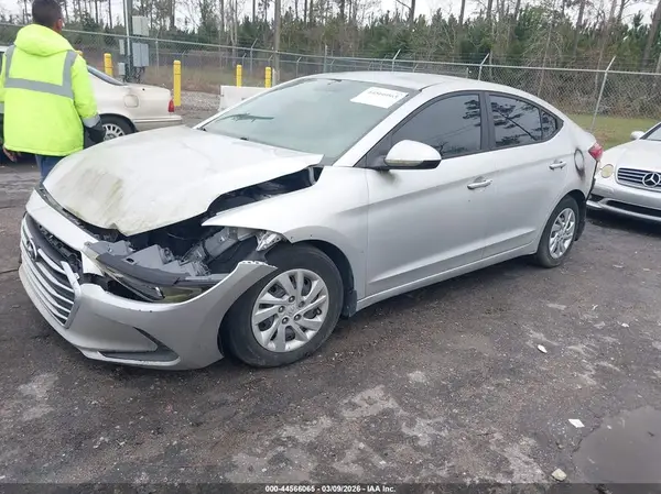 KMHD74LF3HU119875 2017 HYUNDAI ELANTRA - Image 2