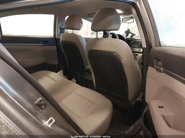 KMHD74LF3HU154397 2017 HYUNDAI ELANTRA - Image 8